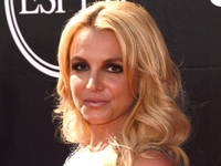 Отец Бритни Спирс откажется от опеки над дочерью за $2 млн