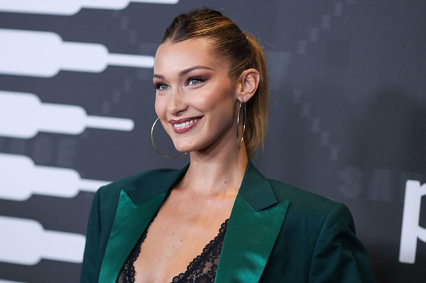 Какие сапоги носить осенью 2021: показывает Белла Хадид