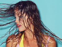 5 вещей, которые нельзя делать с мокрыми волосами