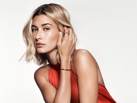 Самые модные джинсы осени 2021: показывает Хейли Бибер