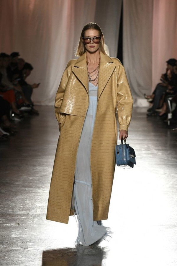 Модные тренчи и плащи на осень 2021