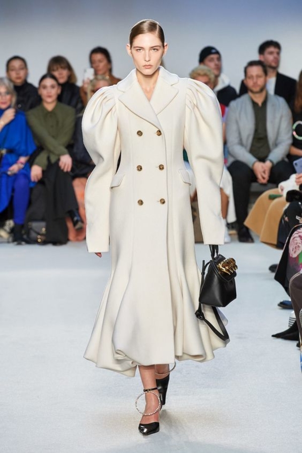 Модные тренчи и плащи на осень 2021