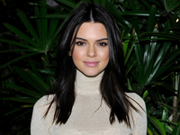 Как этой осенью носить юбку-карандаш: показывает Кендалл Дженнер