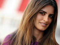 Самое элегантное белое платье: показывает Пенелопа Крус