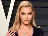 Море волнуется раз: Эльза Хоск в голубом платье-фотообоях