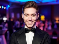 Семейная прогулка: Владимир Остапчук показал фото подросших детей