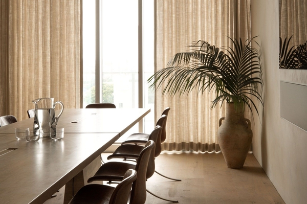 Конференц-зал Jay-Z  / AD