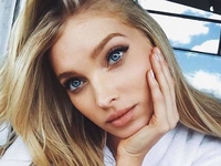 С чем носить укороченный пиджак этой осенью: показывает Эльза Хоск