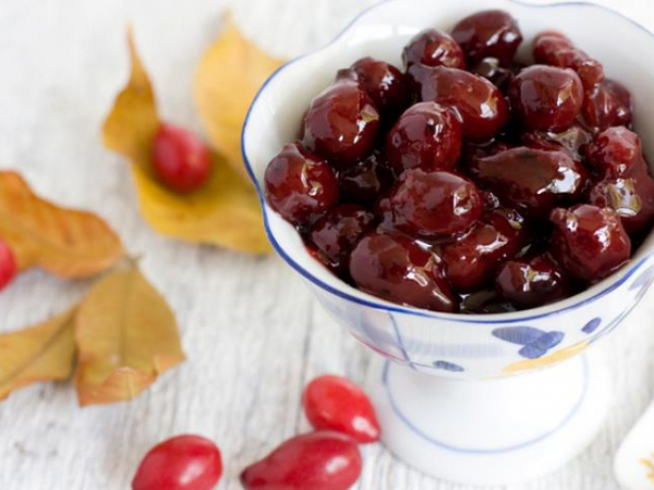 Маринованный пряный кизил: простой рецепт