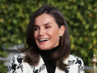 Королева Летиция показывает, какое платье должно быть в гардеробе у каждой