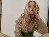 Эльза Хоск снялась обнаженной вместе с 7-месячной дочерью: фанаты негодуют