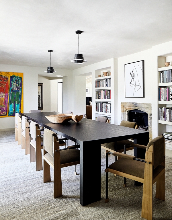 Камин в библиотеке Адама Левина