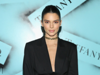 Как выглядеть эффектно в самых простых вещах: модный пример от Кендалл Дженнер