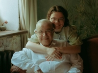 Евгений Петросян поделился трогательным фото с женой и сыном