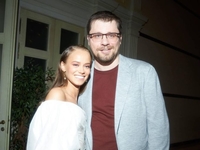 Звезда сериала «Крепостная» закрутила роман с Гариком Харламовым