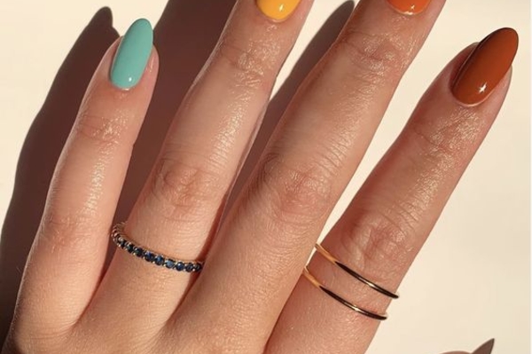 Модный градиентный маникюр на осень 2021 / Pinterest