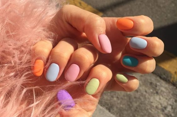 Модный градиентный маникюр на осень 2021 / Pinterest