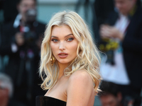 Самый модный плащ осени 2021: показывает Эльза Хоск