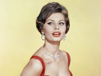 Как сейчас выглядит Софи Лорен: роскошный образ 87-летней актрисы