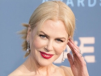 Николь Кидман в абсолютно прозрачном платье с огромными маками