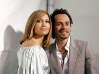 Экс-муж Дженнифер Лопес появился на публике с новой девушкой