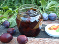 Маринованные со свеклой сливы: пикантный гарнир