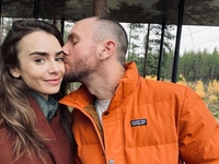 Лили Коллинз восхитила поцелуем с мужем: трогательные фото