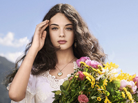 Мамина копия: элегантная Дева Кассель на показе Christian Dior в Париже