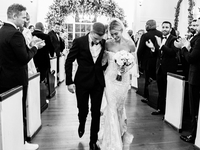 Хейли и Джастин Бибер поделились свадебными фото в честь третьей годовщины