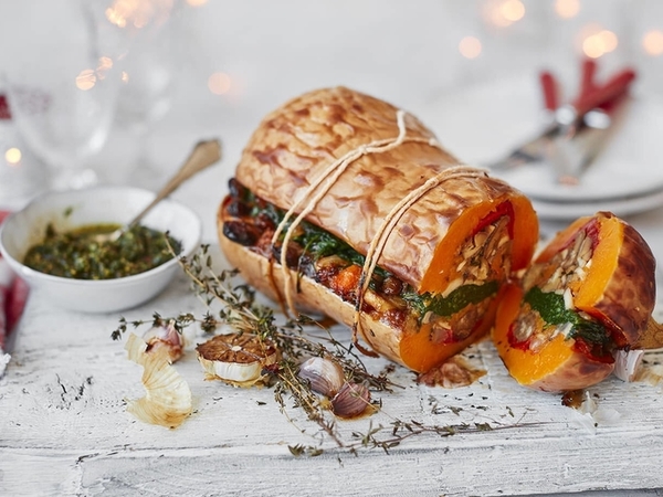 Фаршированная тыква с соусом песто: рецепт для духовки