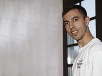 «Она звезда, а я босяк»: вышел клип комика Ивана Люленова