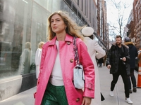 Как ярко одеваться этой осенью: 3 модных примера