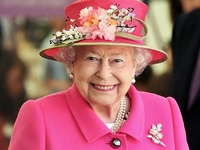 Ни капли даже в Новый год: зачем Елизавета II решила полностью отказаться от алкоголя
