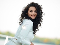 Настя Каменских похвасталась стройной фигурой в бикини: фото