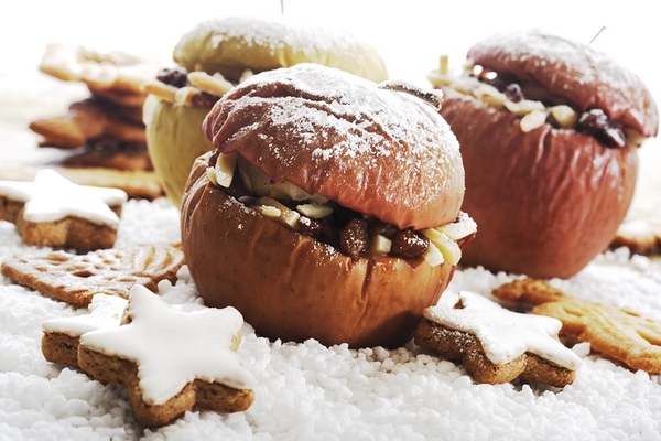 Яблоки, запеченные с сухофруктами