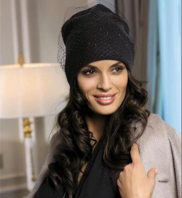 Шапка с вуалью