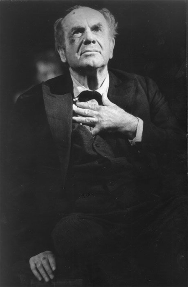 Игорь Ильинский хотел отравиться газом