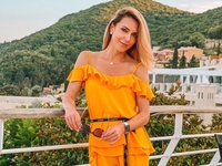 Как выработать идеальную осанку: ТОП-5 правил от Марины Боржемской