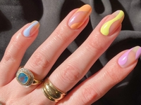 Как выглядит самый модный маникюр этой осени