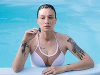 Анастасия Приходько засветила на новом фото лицо мужа-именинника