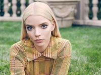 Роскошь и блеск: Аня Тейлор-Джой в платье из «расплавленного» золота Dior