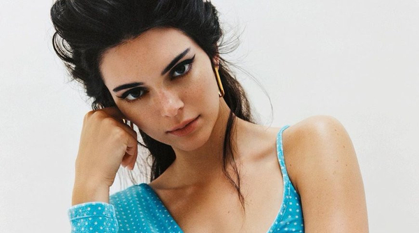 Уж замуж невтерпеж: Кендалл Дженнер показала самый эффектный костюм на Хэллоуин