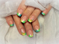 Долой классику: 15 вариантов необычного французского маникюра