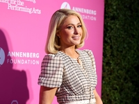 Пэрис Хилтон засветила 5 платьев, в которых появится на своей свадьбе