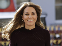 Платье-пальто, которое делает фигуру идеальной: показывает Кейт Миддлтон