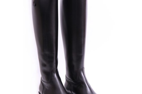 Модные базовые черные сапоги 2021 / Pinterest