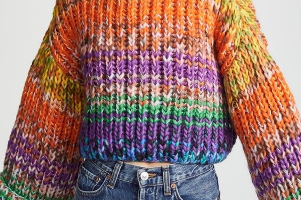 Модный яркий свитер на осень 2021 / Pinterest