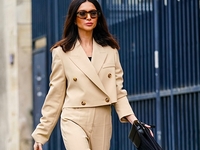 4 модных примера, как носить костюм в стиле 2000-х