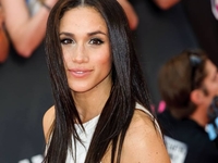 Маленькое черное платье, которое нужно каждой женщине: показывает Меган Маркл