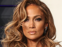 Роскошь и нежность: Джей Ло в невероятном голубом платье из шелка на вечеринке